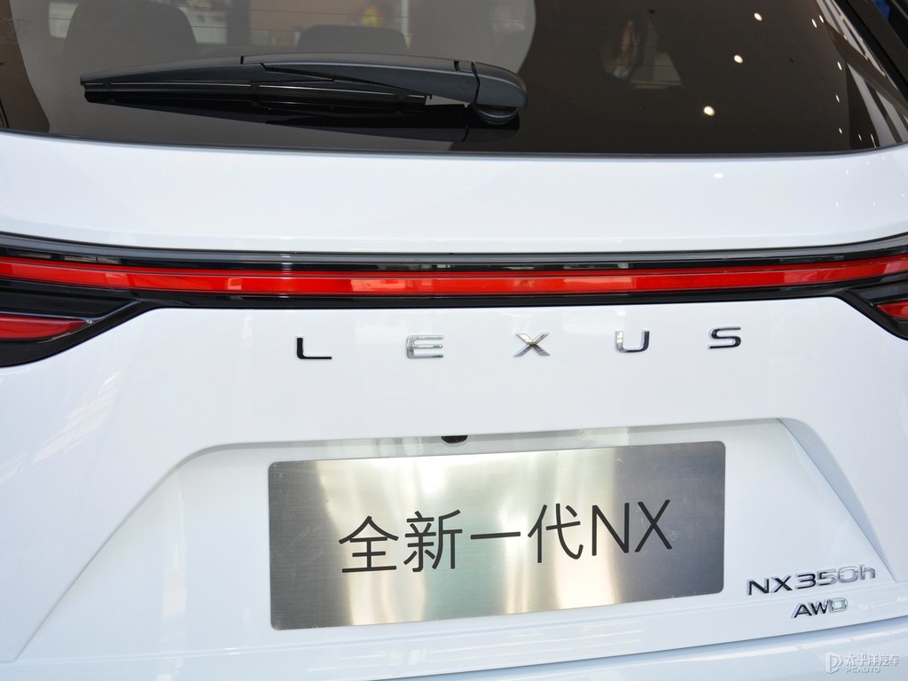 超音速石英白雷克薩斯NX車尾外觀圖片