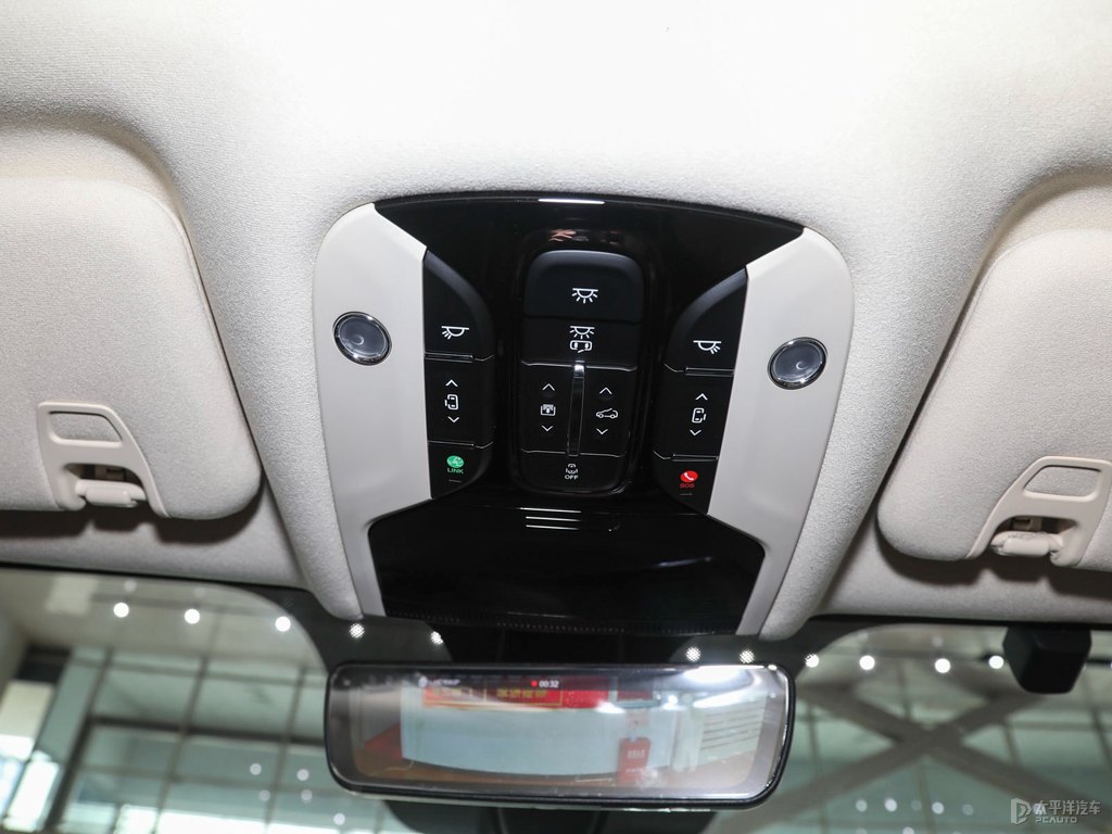 典雅黑傳祺M8車廂內(nèi)飾圖片