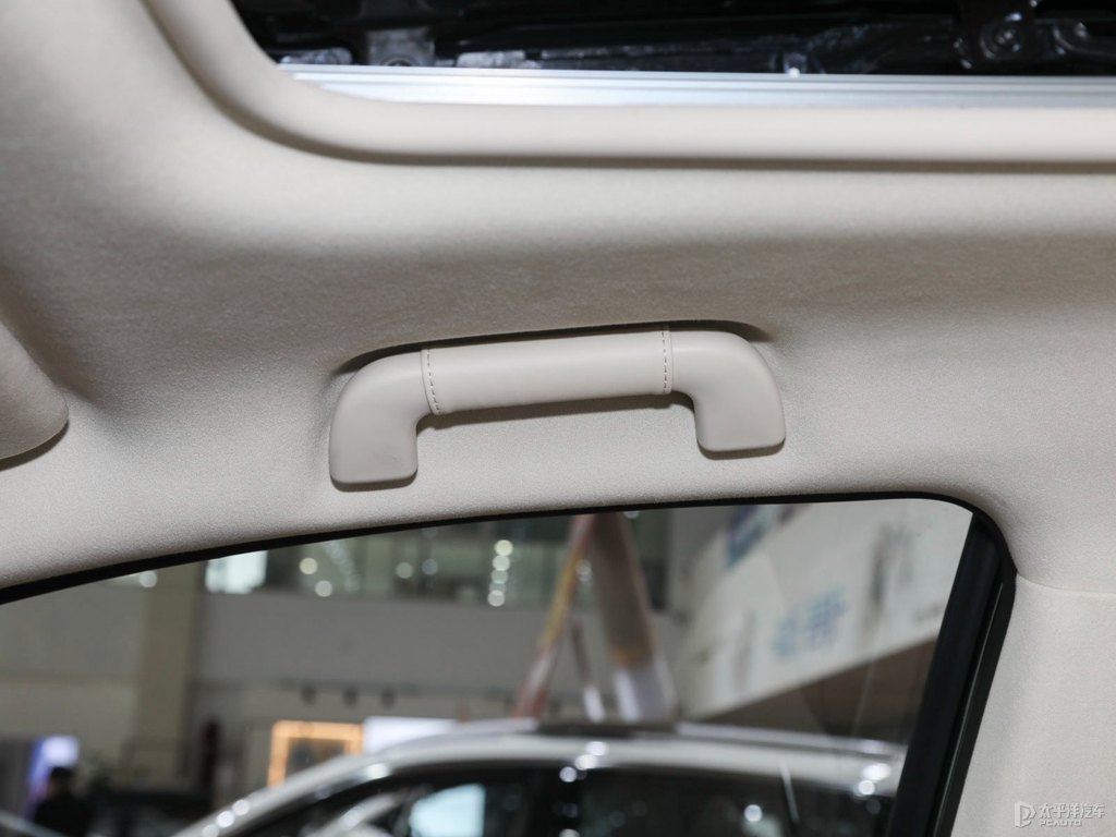 典雅黑傳祺M8車(chē)廂內(nèi)飾圖片