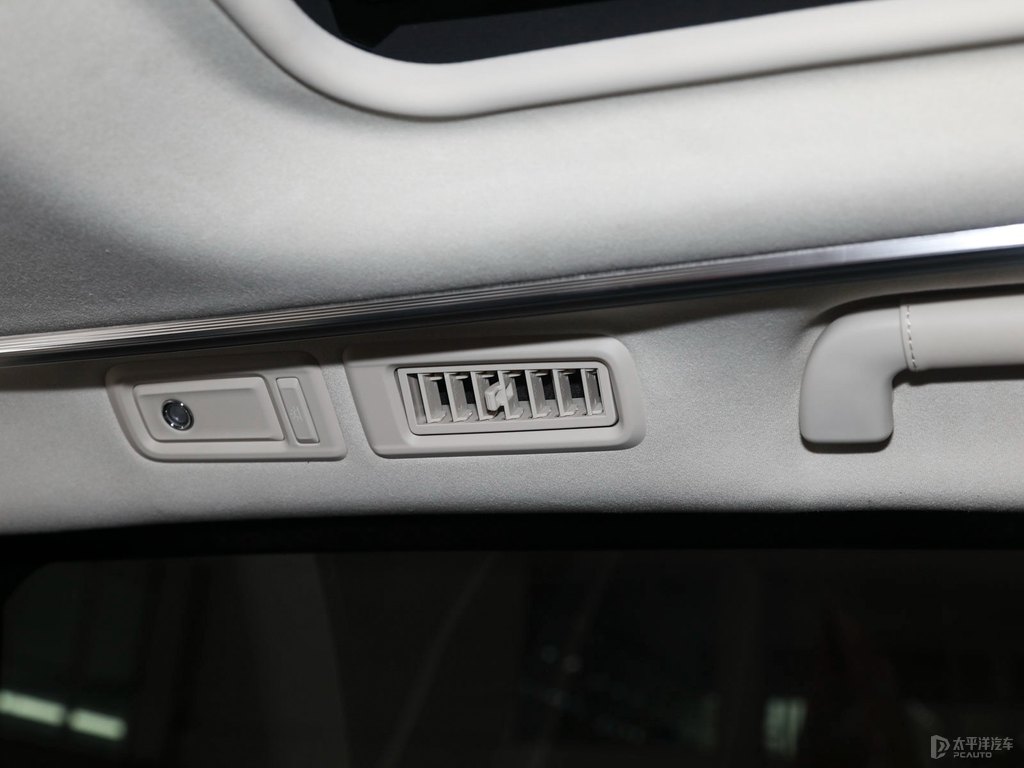 典雅黑傳祺M8車廂內(nèi)飾圖片