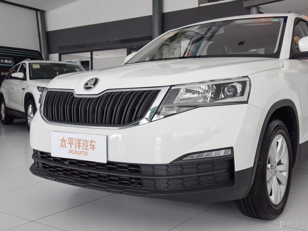 文藝白柯米克車頭外觀圖片