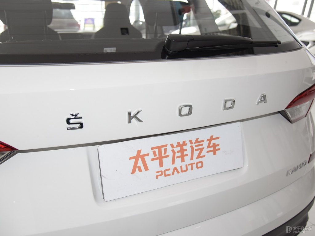 文藝白柯米克車尾外觀圖片