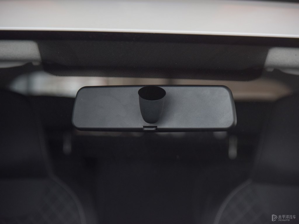 文藝白柯米克車身外觀圖片