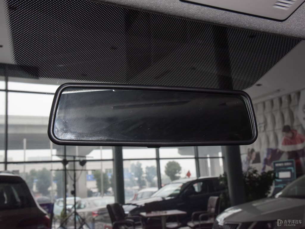 文藝白柯米克車廂內(nèi)飾圖片