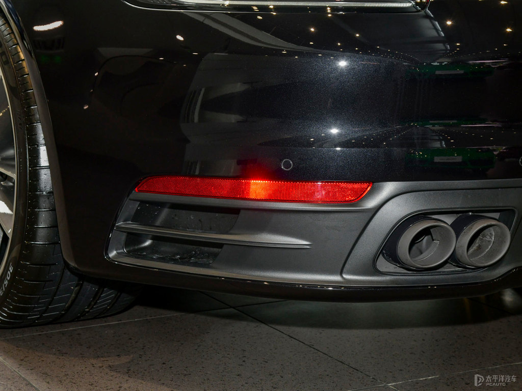 黑玉色保時捷911車尾外觀圖片