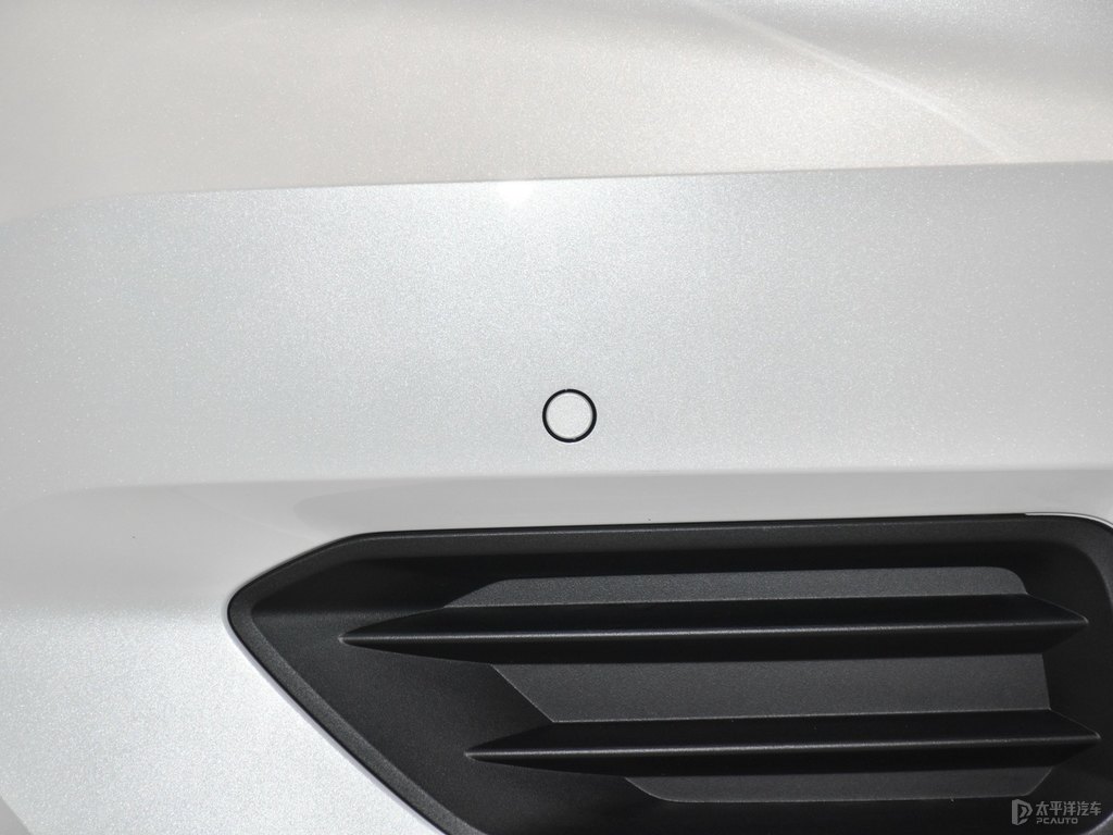 水晶白沃爾沃XC40車頭外觀圖片