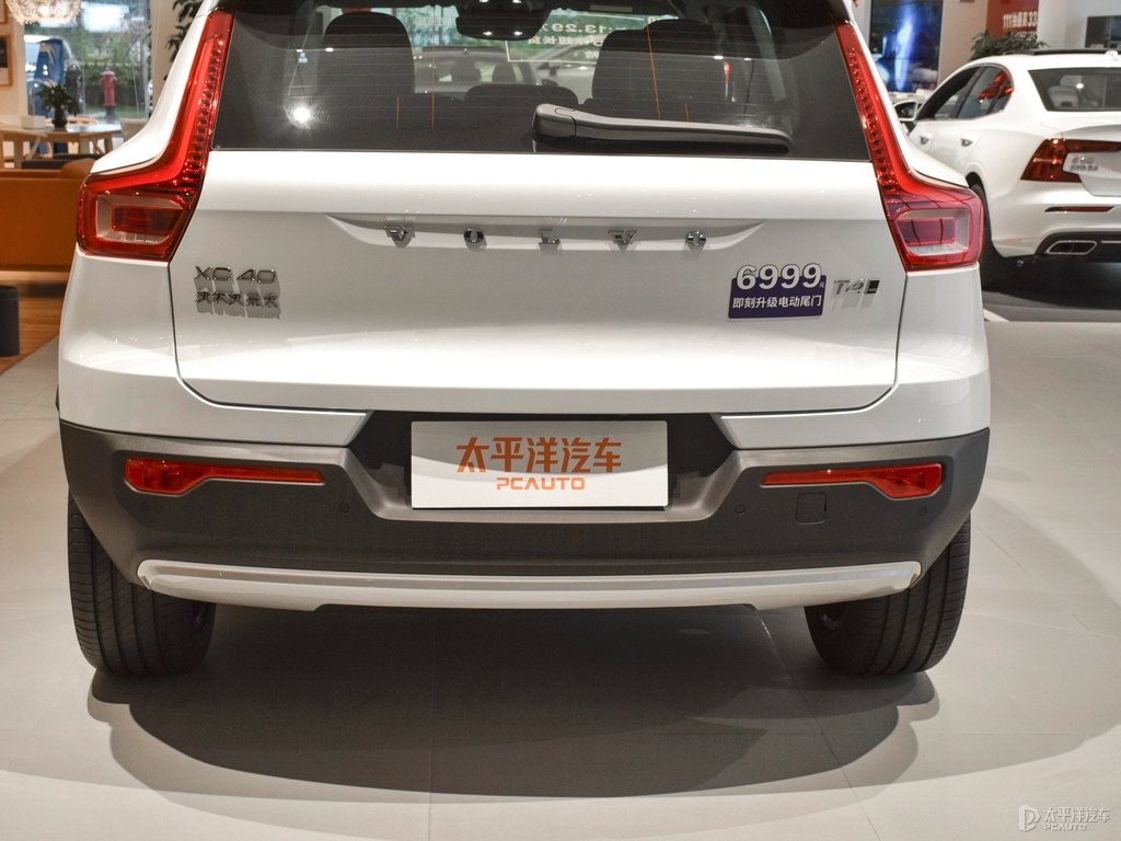水晶白沃爾沃XC40車尾外觀圖片