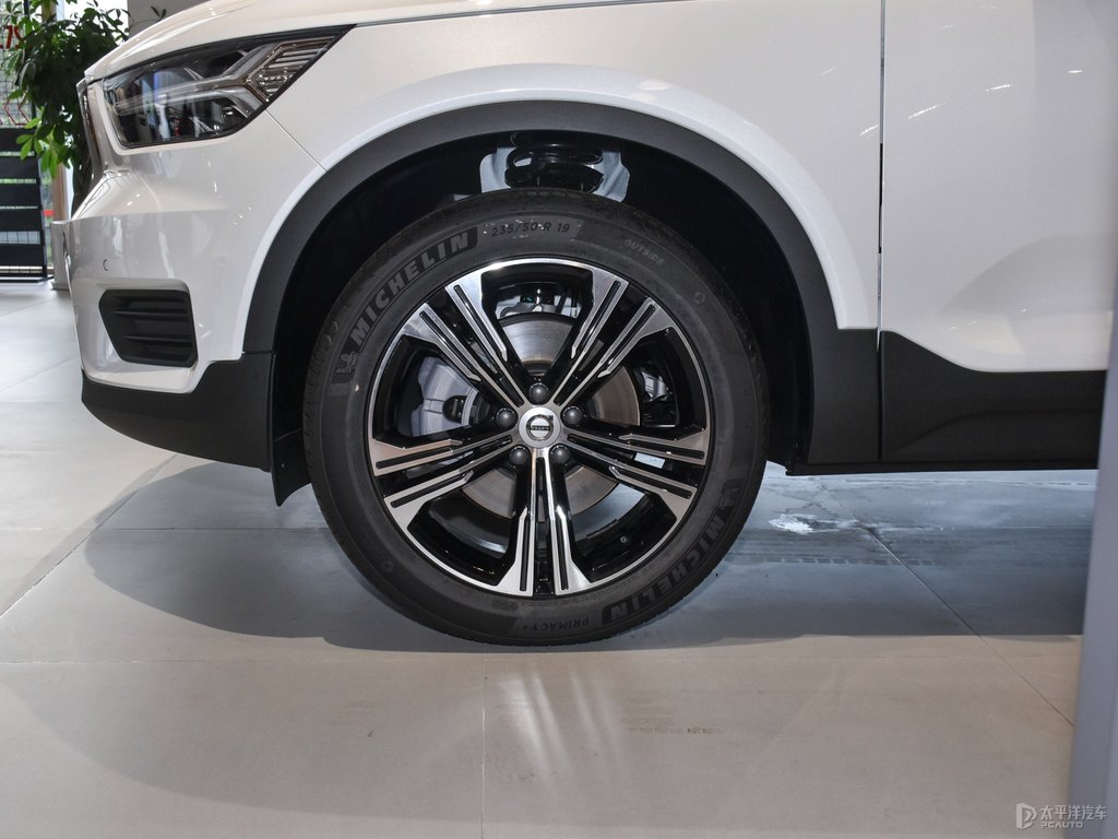 水晶白沃爾沃XC40車身外觀圖片