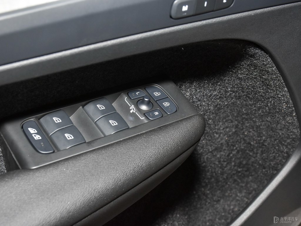 水晶白沃爾沃XC40車廂內(nèi)飾圖片