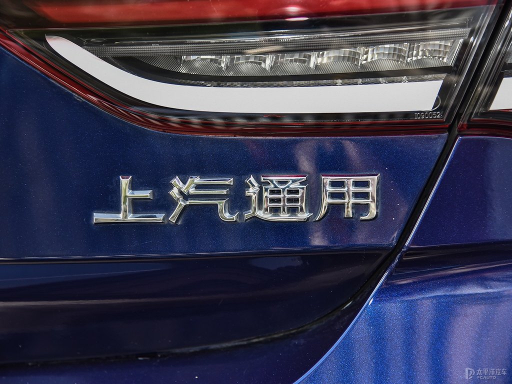 皇室藍(lán)君威車尾外觀圖片