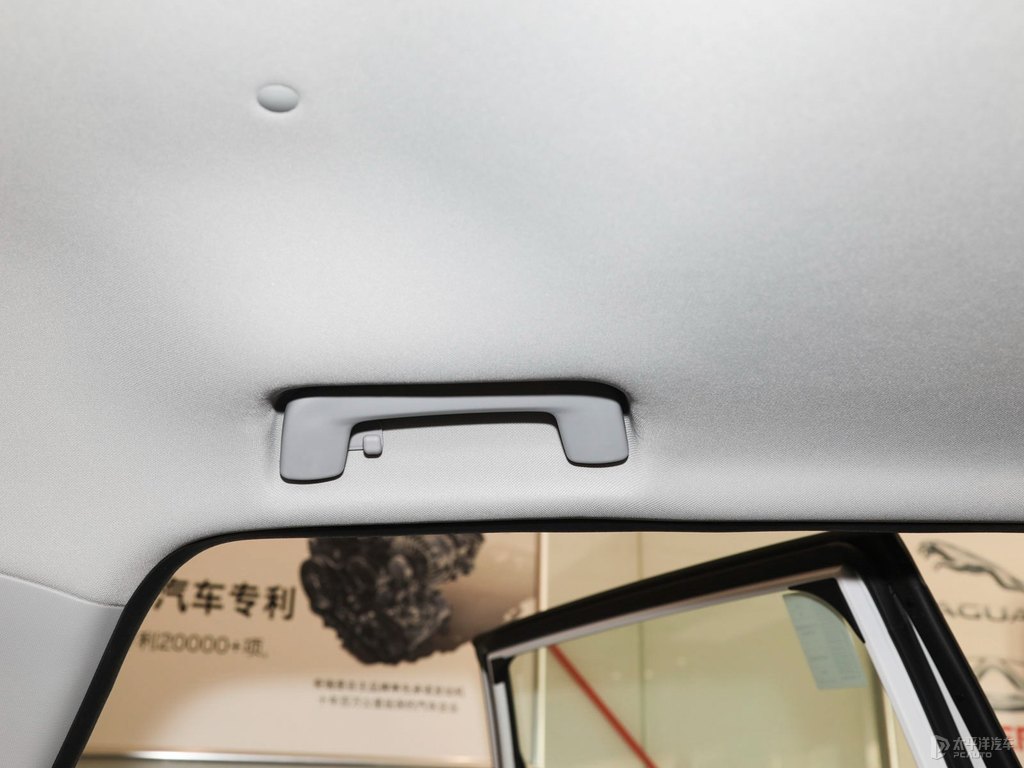 皓月白瑞虎5x車廂內(nèi)飾圖片