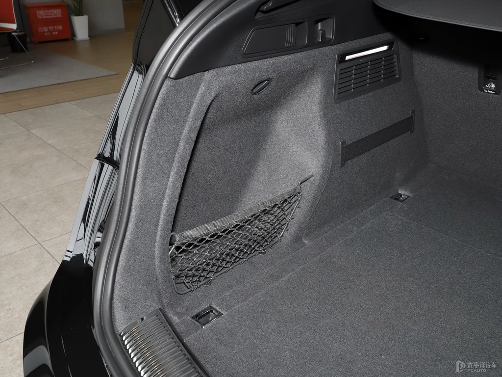 傳奇黑奧迪Q5L Sportback后備廂空間圖片