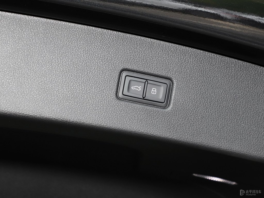 傳奇黑奧迪Q5L Sportback后備廂空間圖片