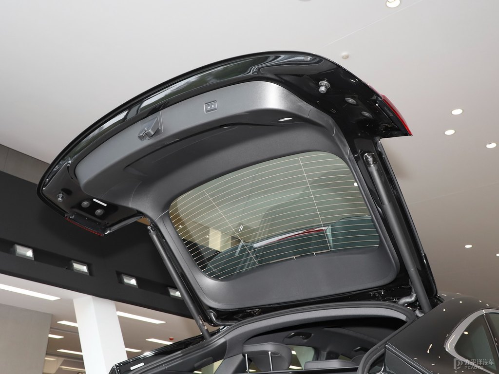 傳奇黑奧迪Q5L Sportback后備廂空間圖片