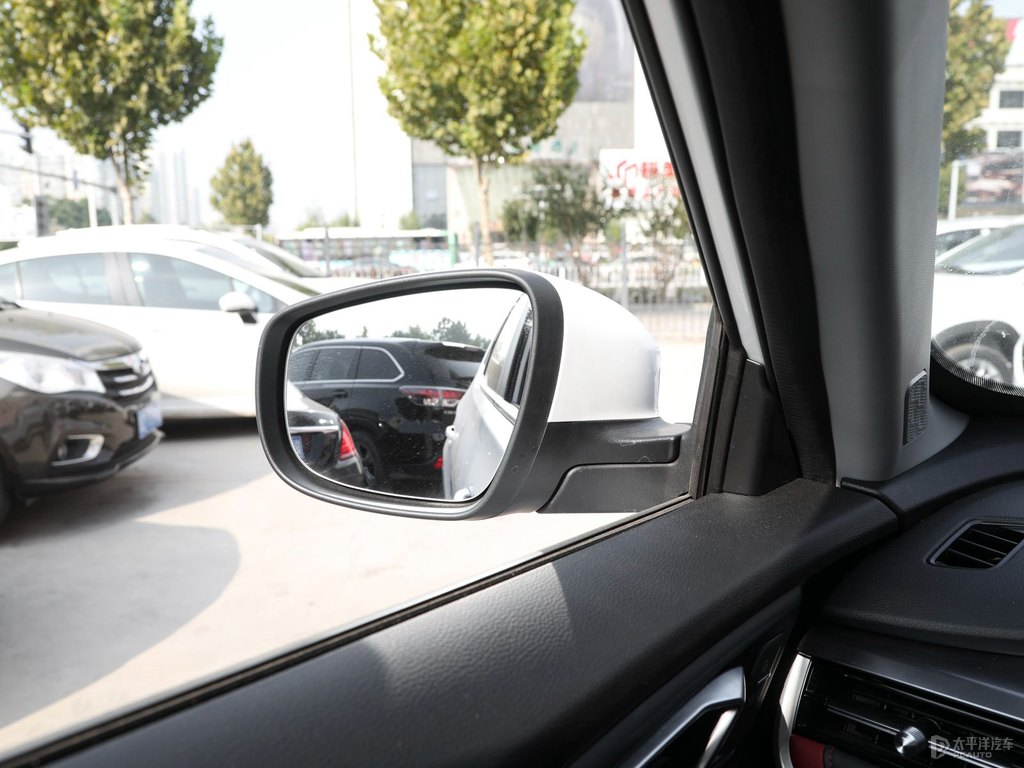 皓月白瑞虎5x車身外觀圖片