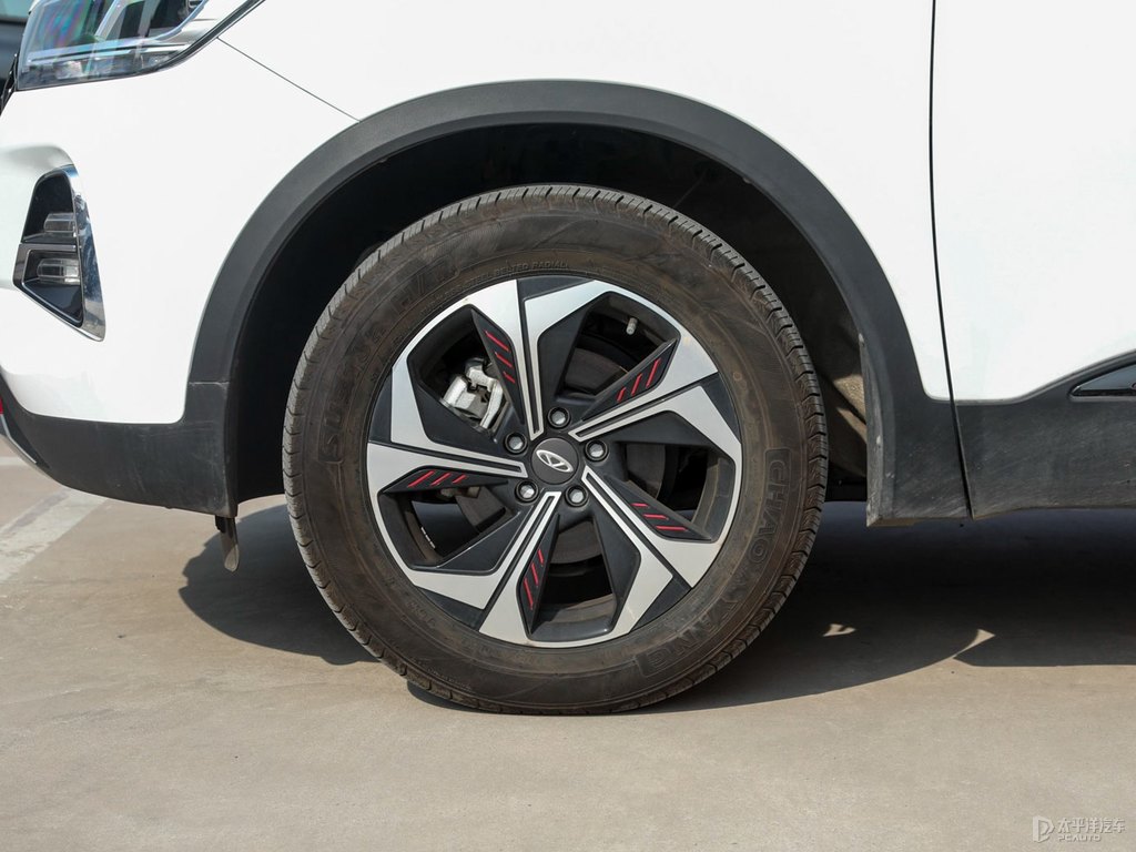 皓月白瑞虎5x車身外觀圖片