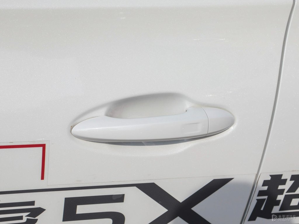 皓月白瑞虎5x車身外觀圖片