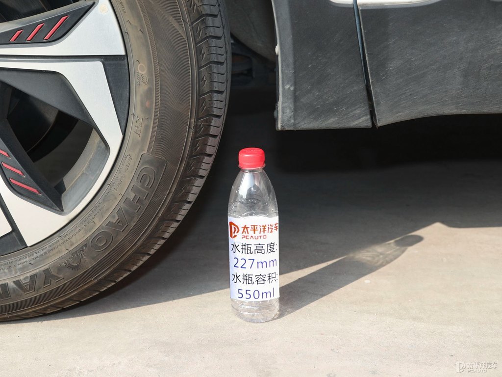 皓月白瑞虎5x車身外觀圖片