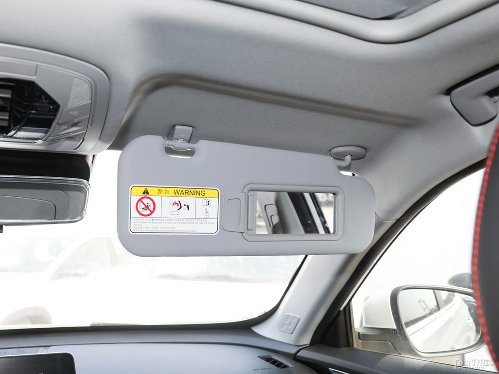 皓月白瑞虎5x車廂內(nèi)飾圖片