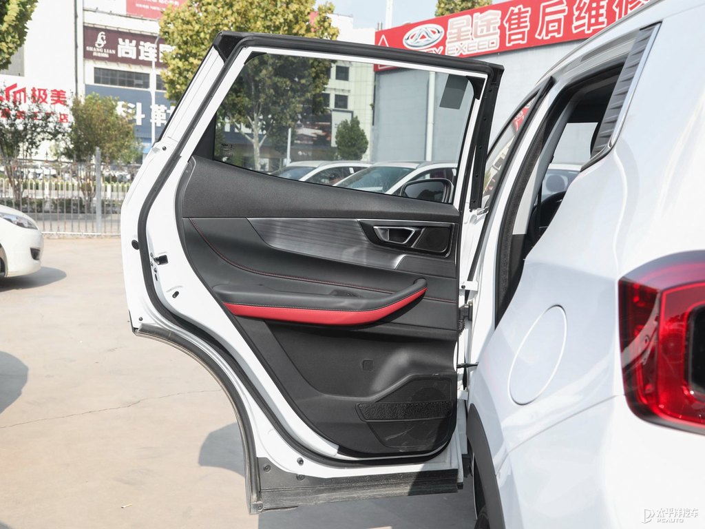 皓月白瑞虎5x車(chē)廂內(nèi)飾圖片