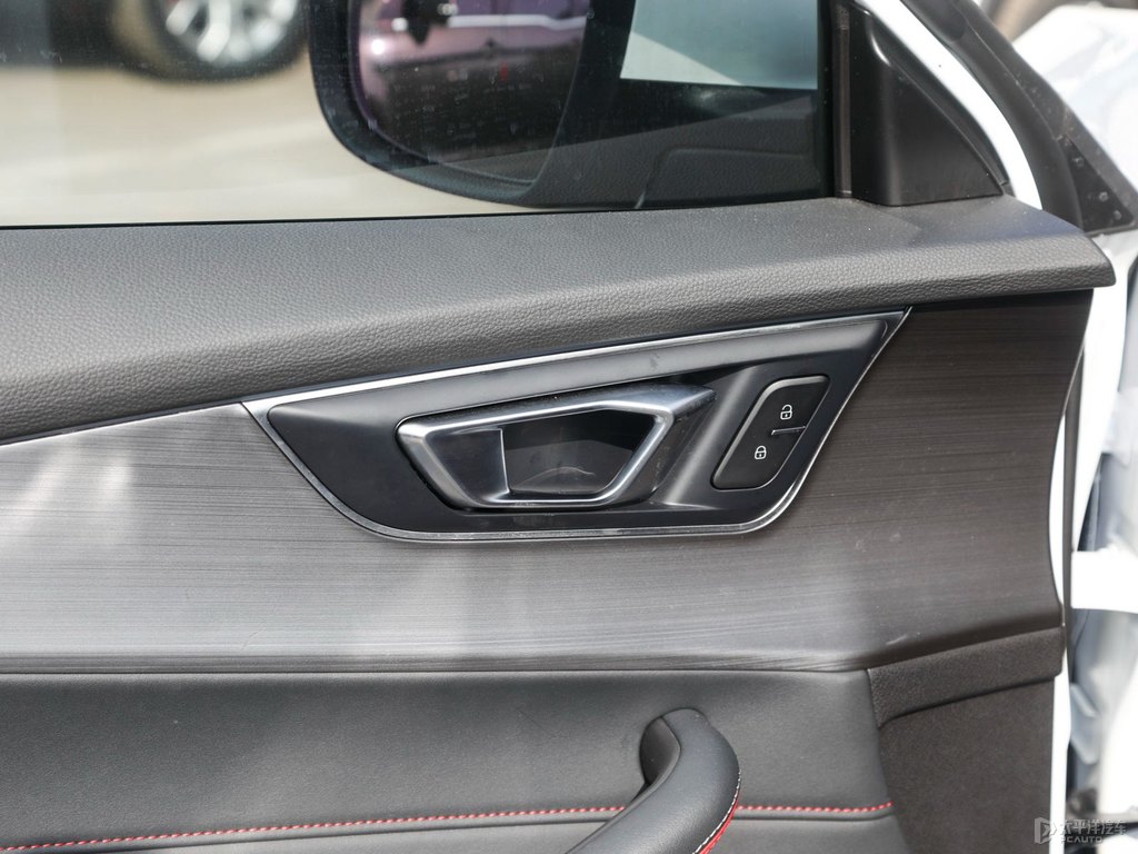皓月白瑞虎5x車廂內(nèi)飾圖片