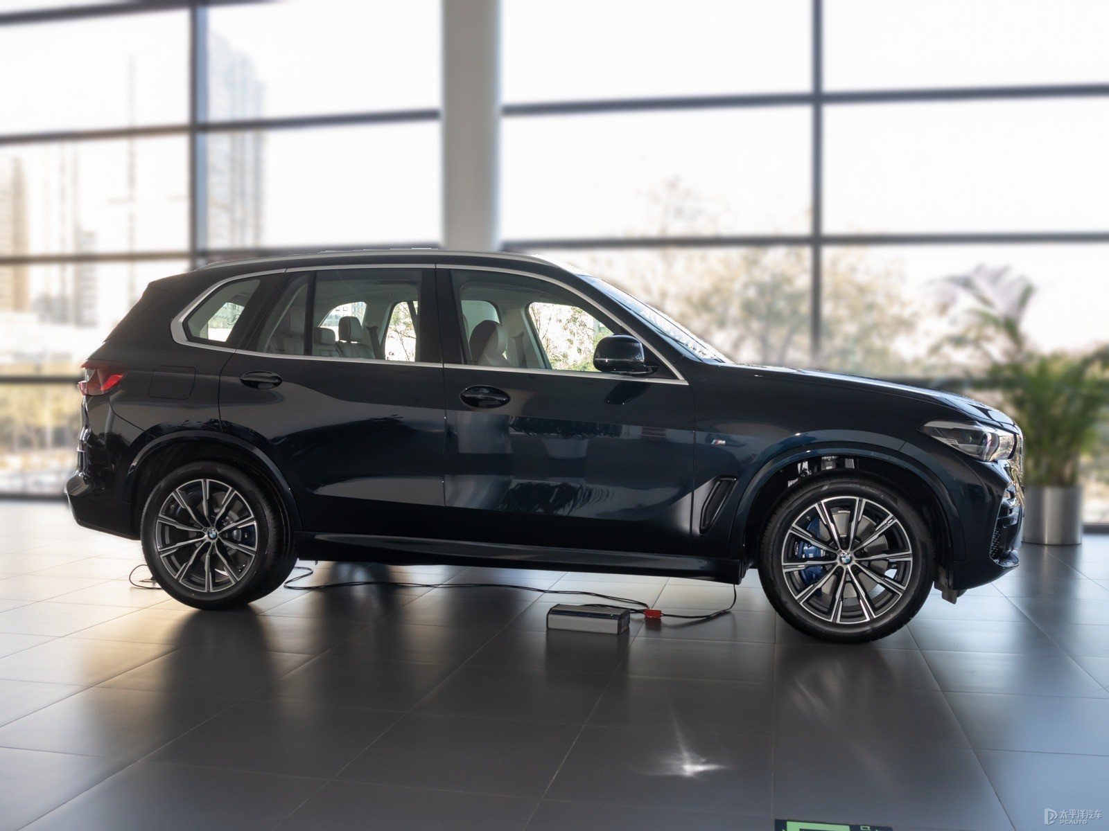 碳黑寶馬X5(進(jìn)口)整車外觀外觀圖片