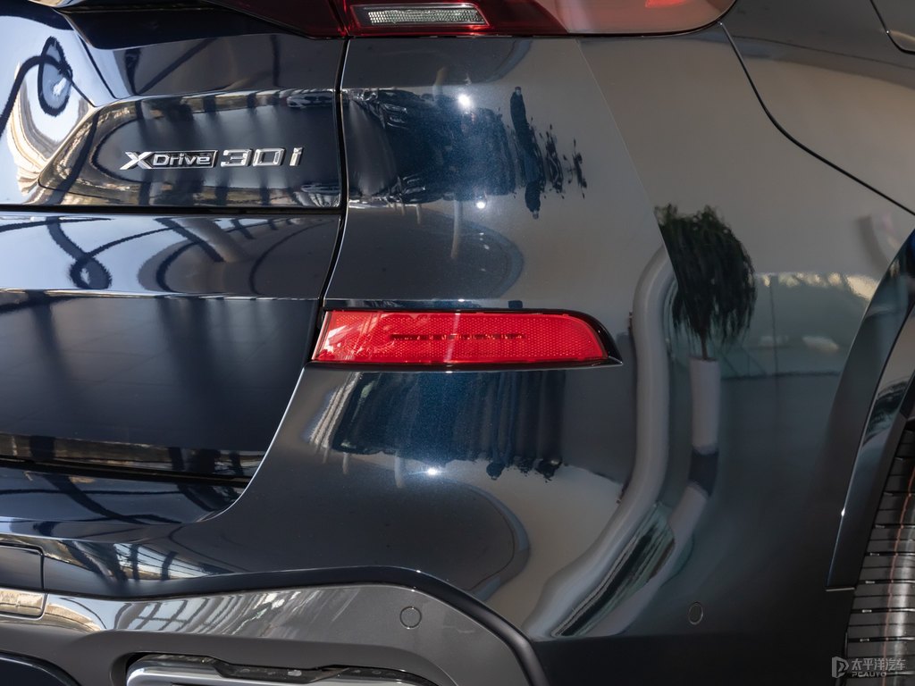 碳黑寶馬X5(進(jìn)口)車尾外觀圖片