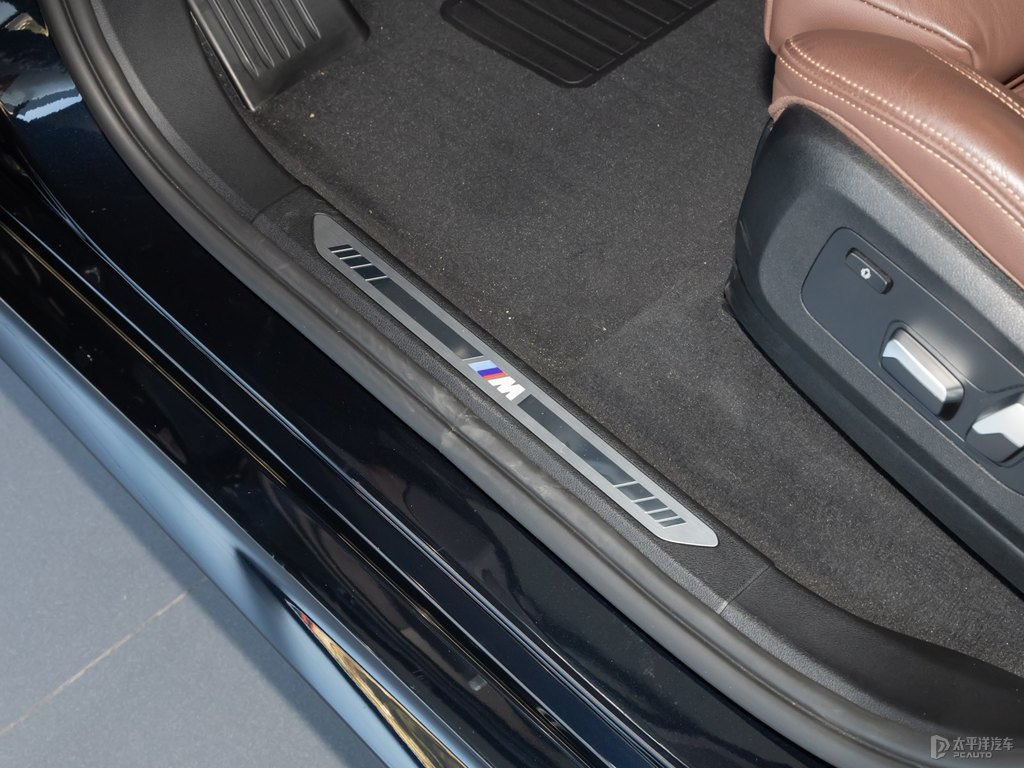 碳黑寶馬X5(進(jìn)口)車廂內(nèi)飾圖片