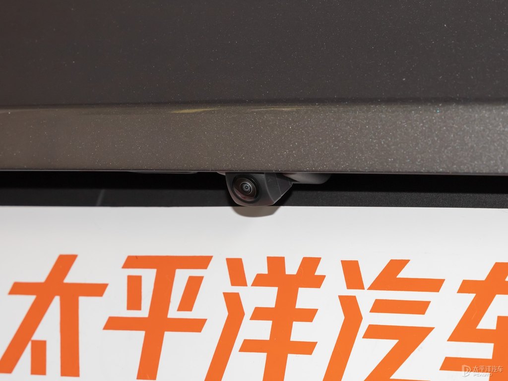 皓月銀愛馳U5車尾外觀圖片