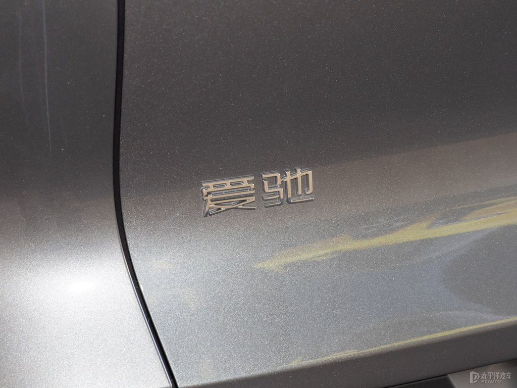 皓月銀愛馳U5車尾外觀圖片