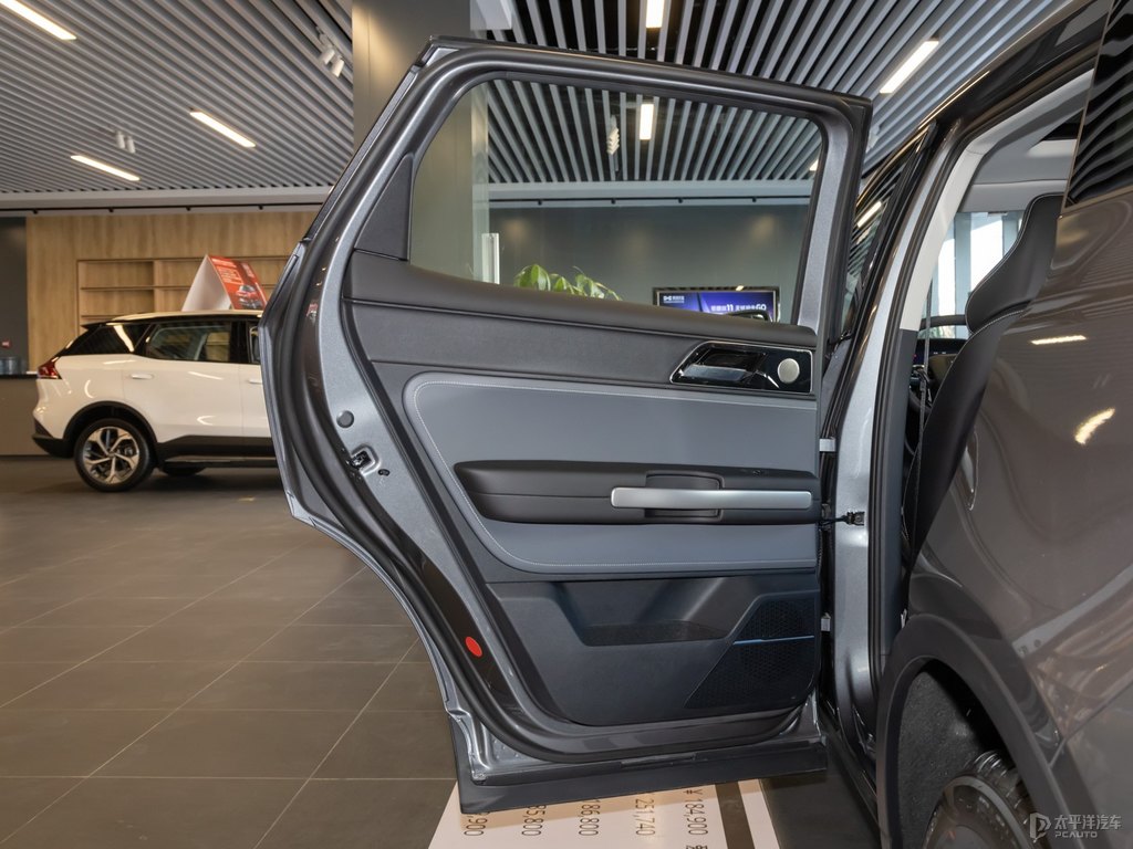 皓月銀愛馳U5車廂內(nèi)飾圖片