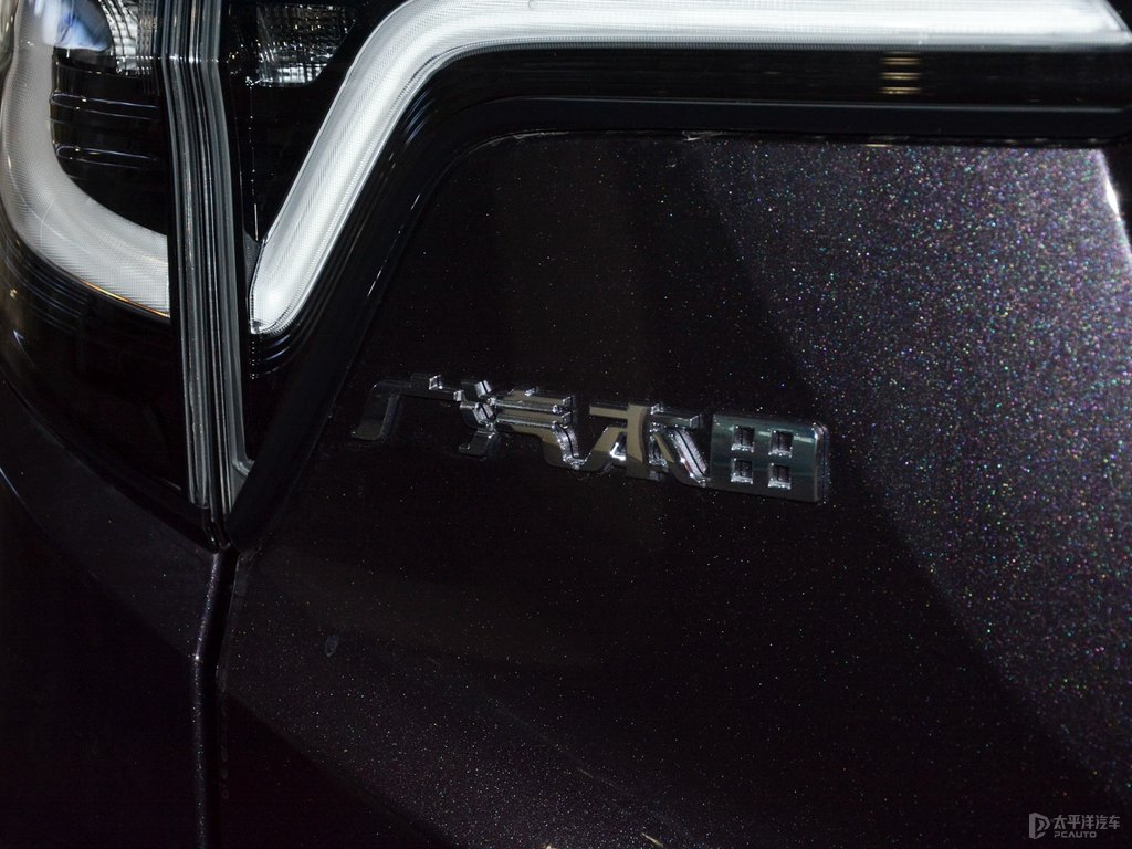 玫瑰黑繽智車尾外觀圖片