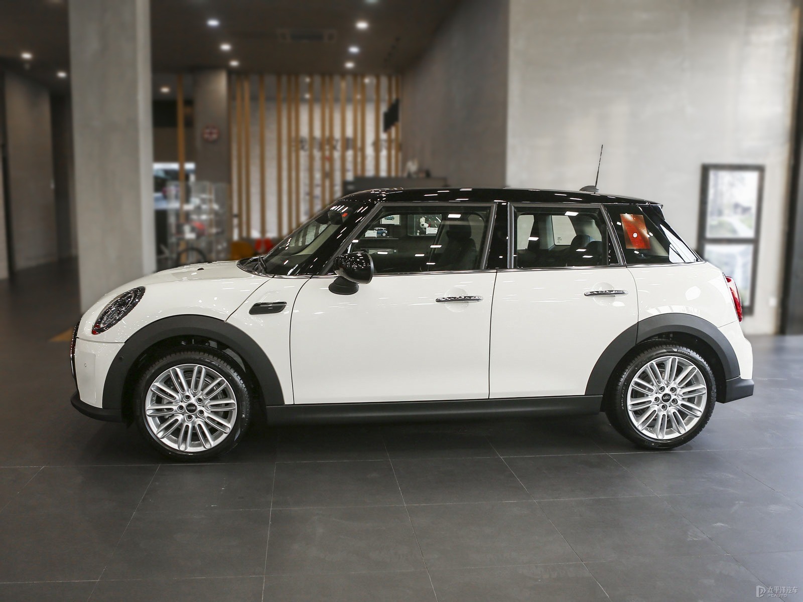 ɫ+MINI܇^^DƬ