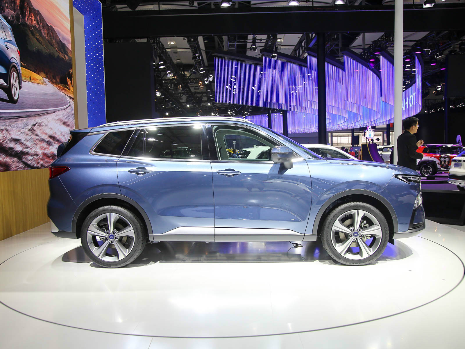 領(lǐng)睿車展高清大圖