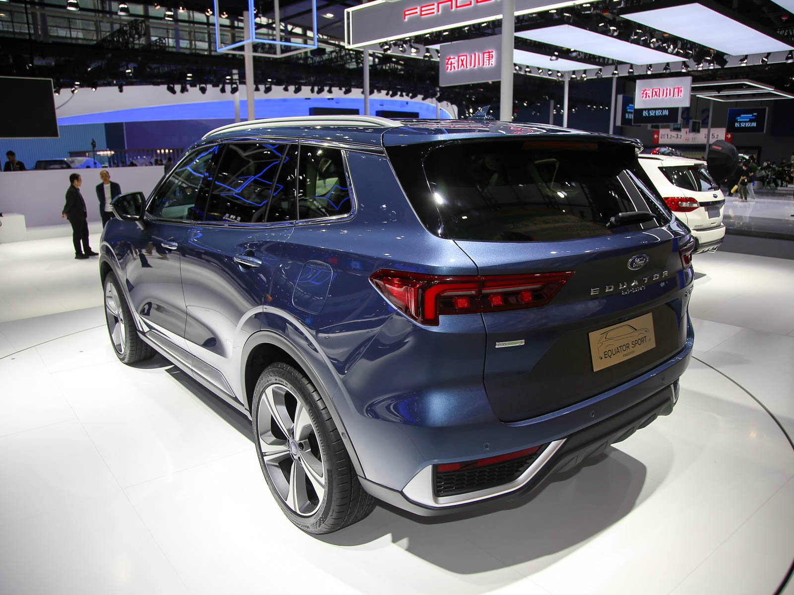 領(lǐng)睿車展高清大圖