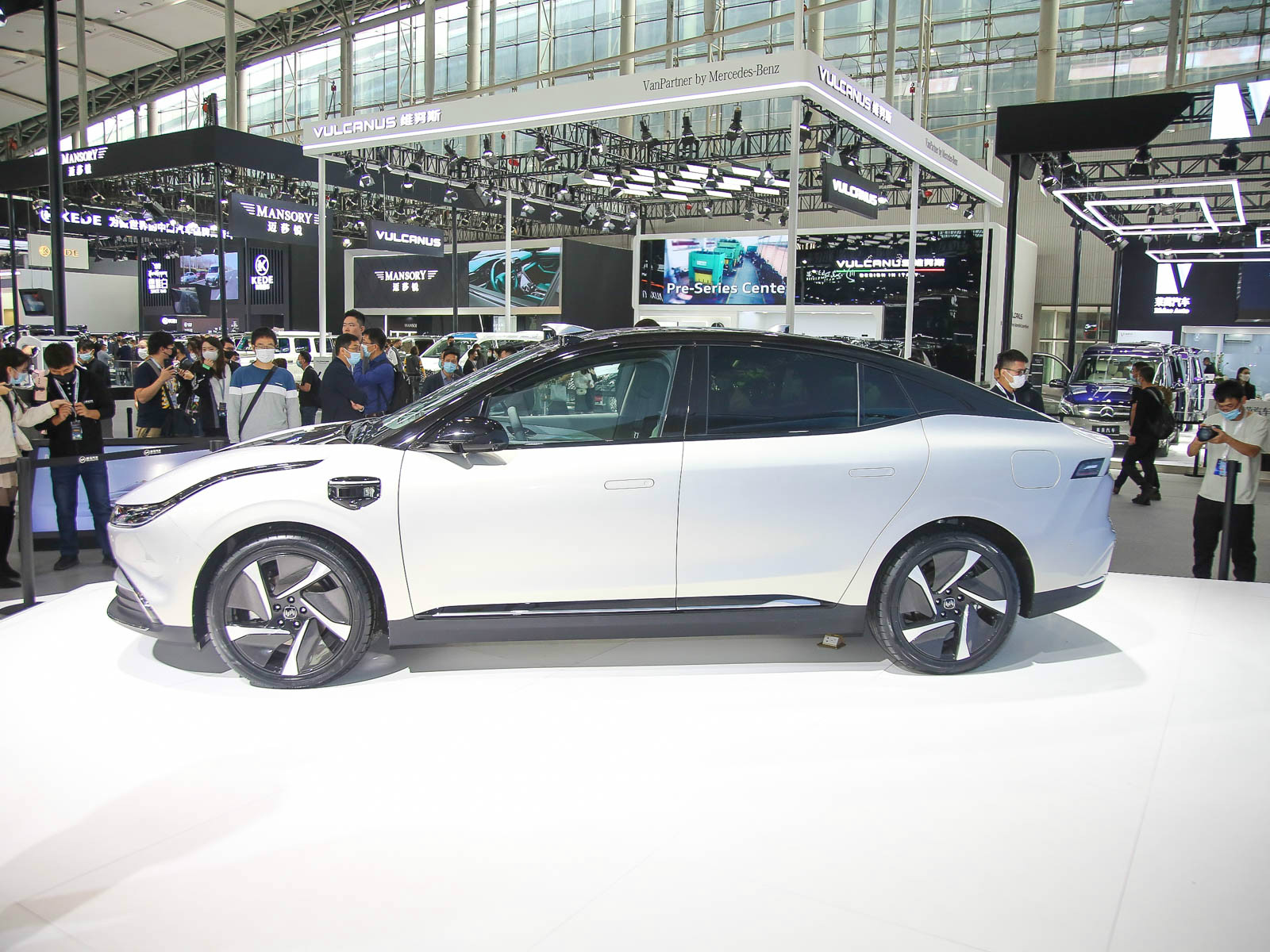 威馬M7車(chē)展高清大圖