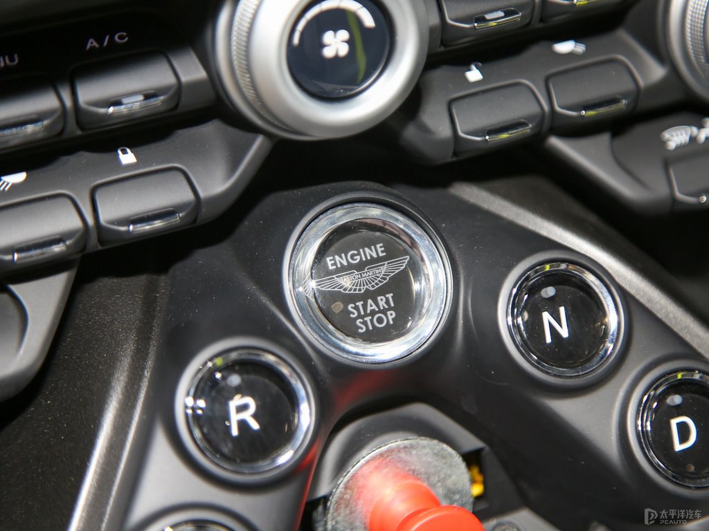 V8 VantageDƬ