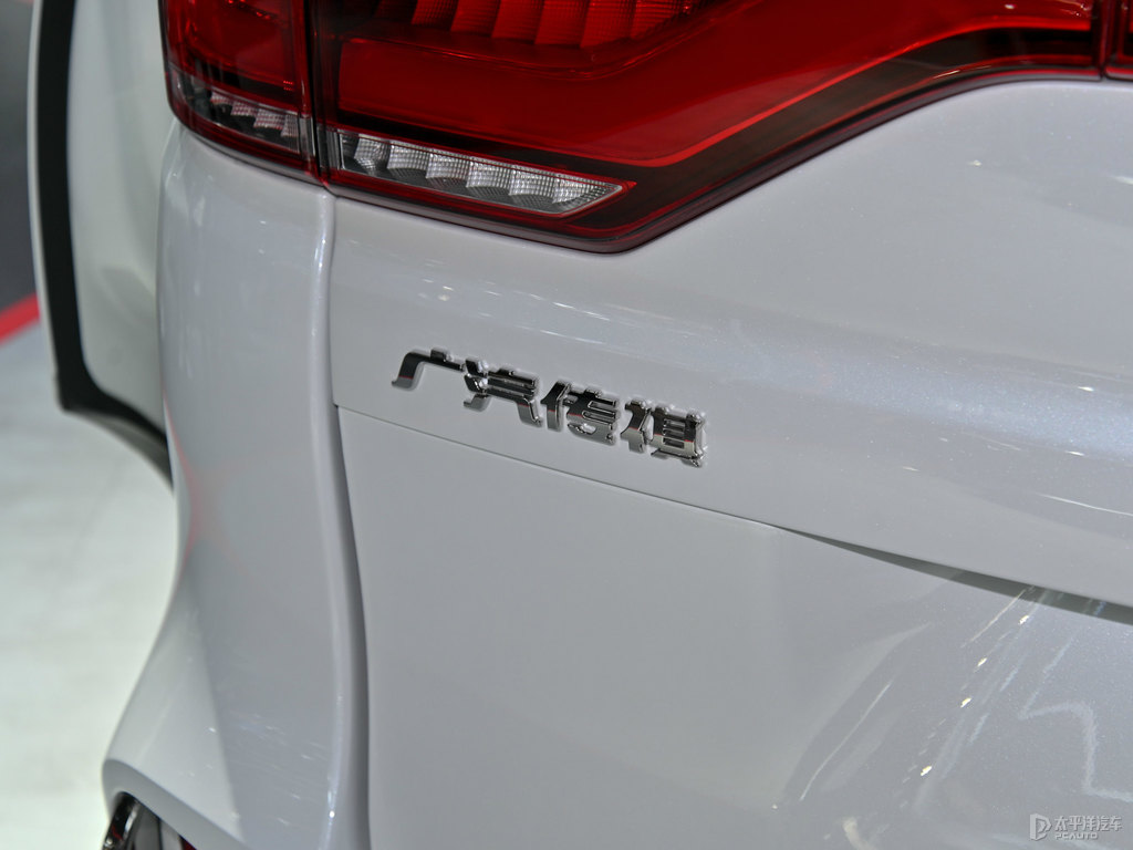 珍珠白傳祺M8車尾外觀圖片