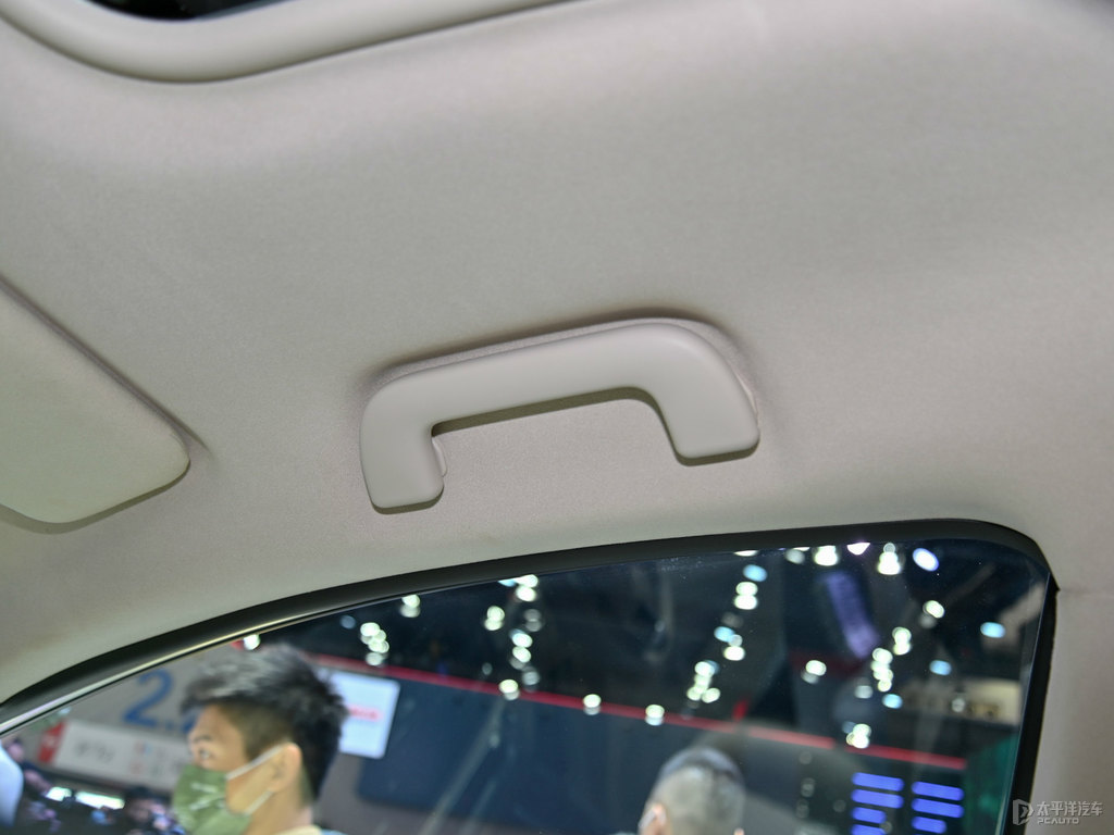 珍珠白傳祺M8車廂內(nèi)飾圖片