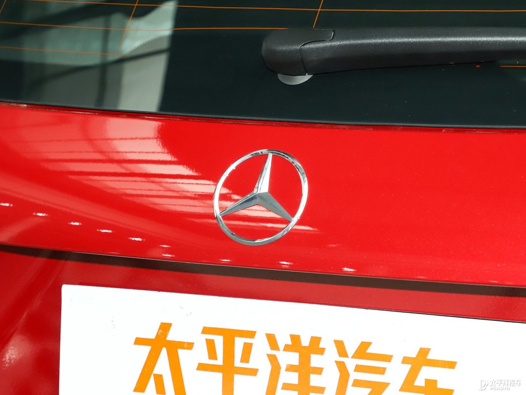 熔巖紅奔馳GLA車(chē)尾外觀圖片