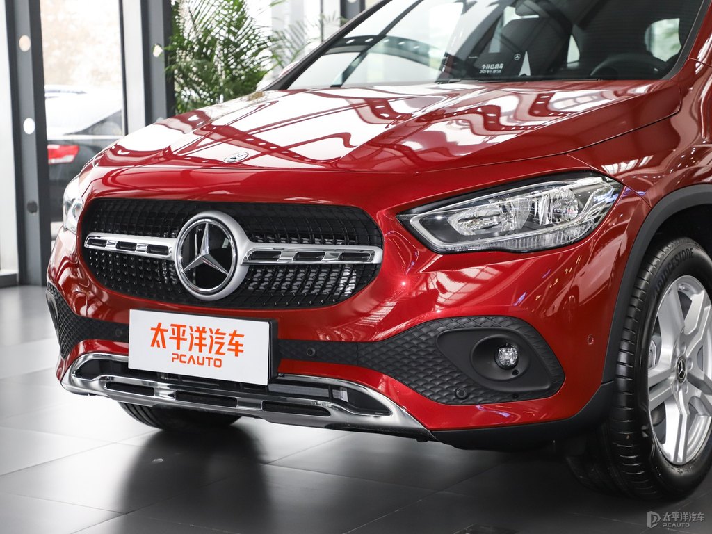 熔巖紅奔馳GLA車頭外觀圖片