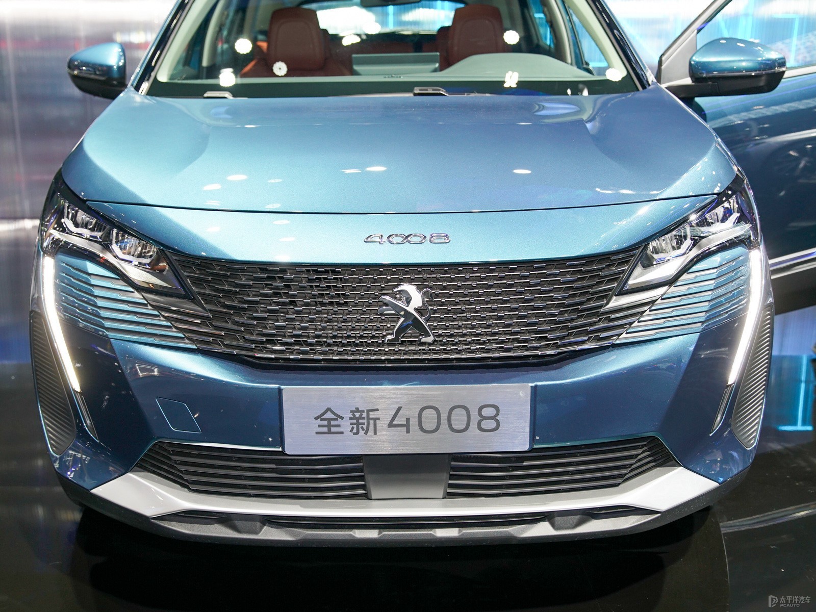 標(biāo)致4008外觀高清大圖