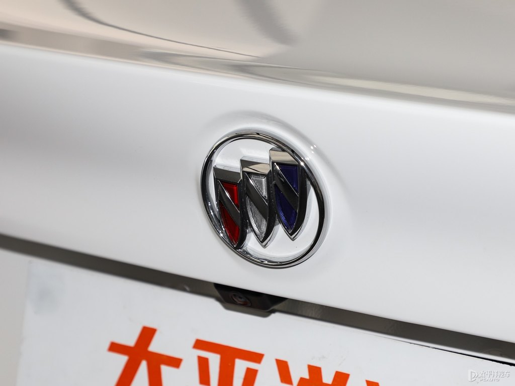 星云白威朗車尾外觀圖片