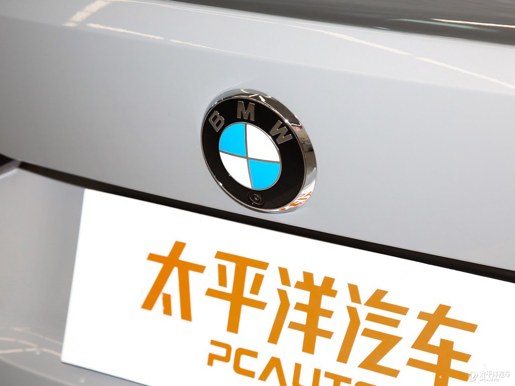 布魯克林灰寶馬4系車尾外觀圖片