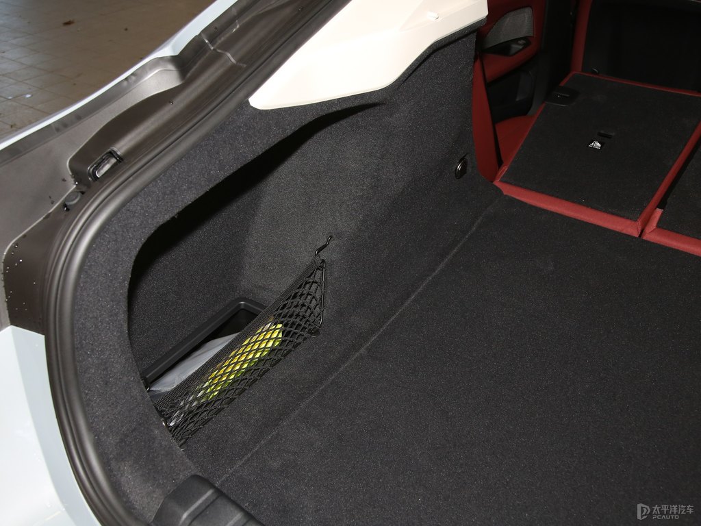 布魯克林灰寶馬4系后備廂空間圖片