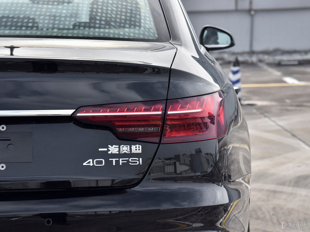 傳奇黑奧迪A4L車尾外觀圖片