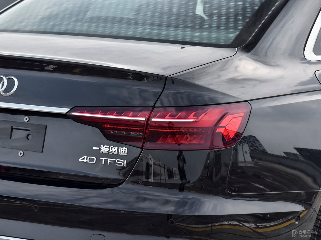 傳奇黑奧迪A4L車尾外觀圖片