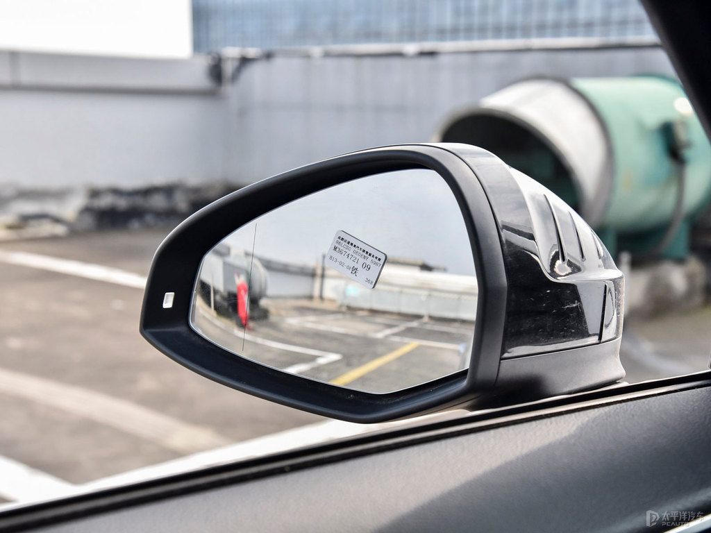 傳奇黑奧迪A4L車身外觀圖片