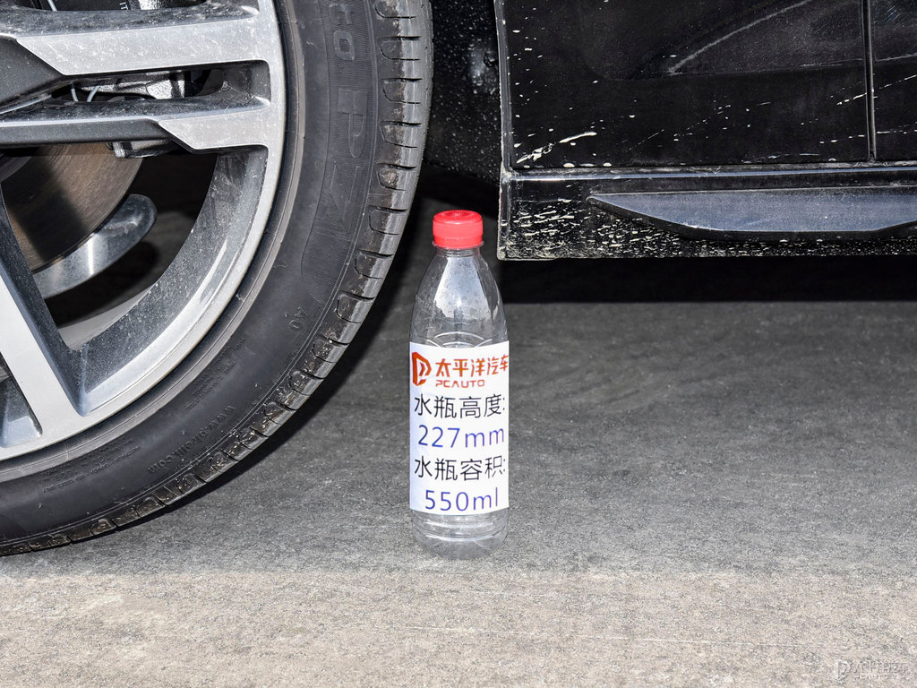 傳奇黑奧迪A4L車身外觀圖片