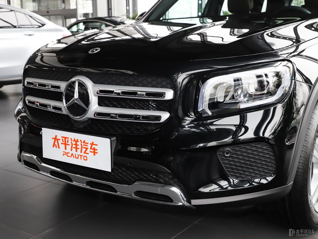 宇宙黑奔馳GLB車頭外觀圖片